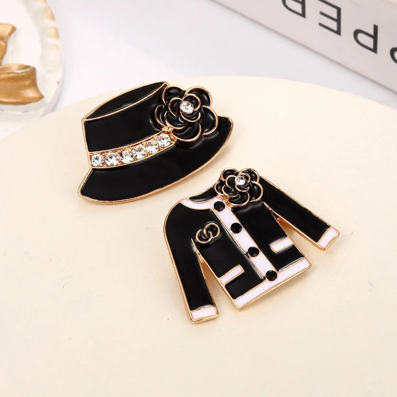 Derby Brooches for Women Enamel Kentucky Derby Hat Riding Suit Brooch Pins Horse Racing Lapel Pins Derby Day Jewelry Gifts Horse Fan Accessories