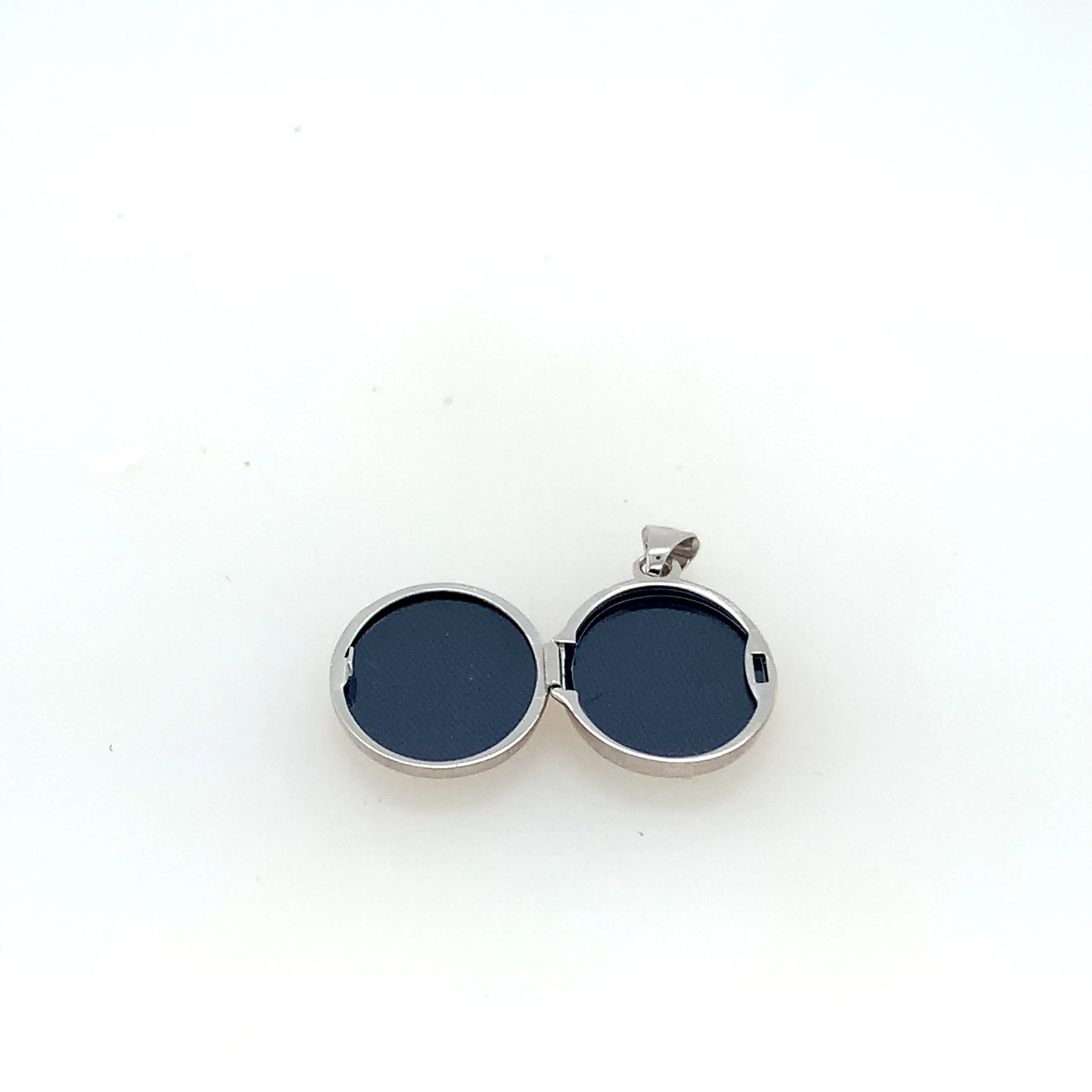 Oval Polished Engravable Locket